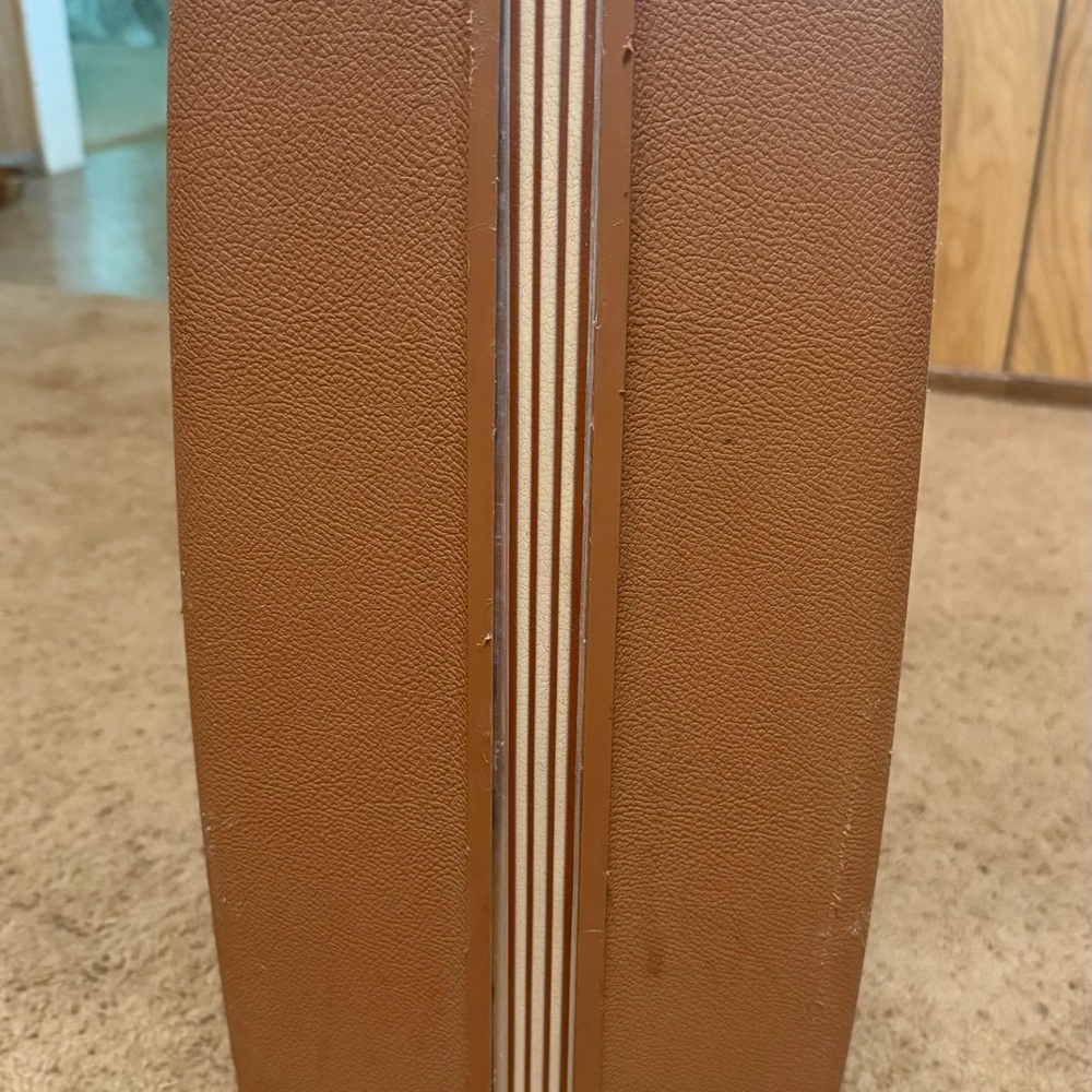 1970s Vintage Tan Samsonite Concord Hard Shell Suitcase 26x21x8 - Picture 3 of 10